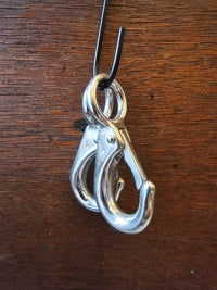 PIVOTING CARABINER